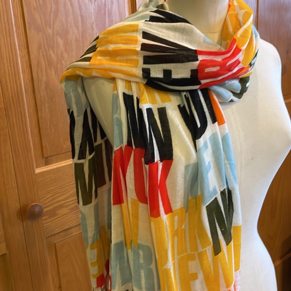 Robin Ruth New York NY Retro Fringed Scarf